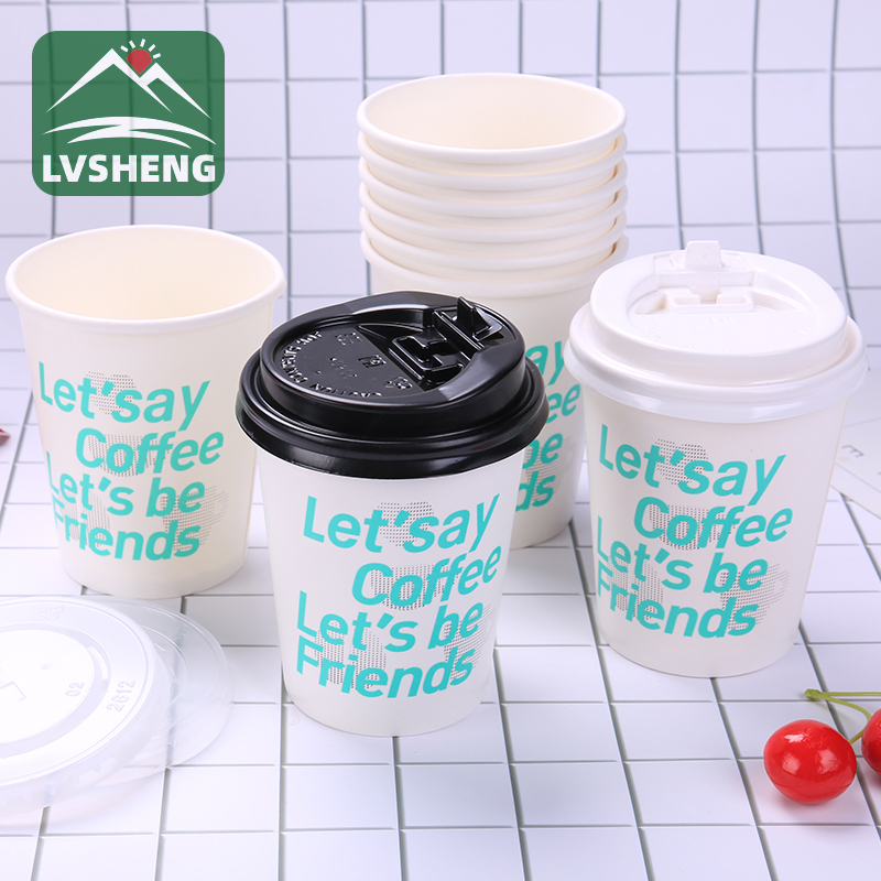 Els materials utilitzats per fer una tassa de cafè d'un sol ús